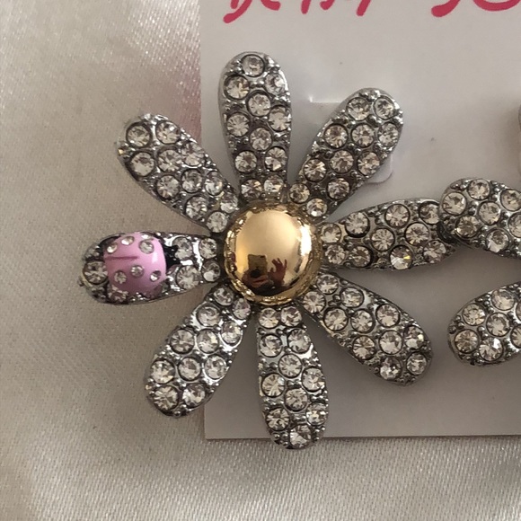 Betsey Johnson Silver Tone Daisy Stud Earrings Pink LadyBug Crystal Accents NWT - Picture 9 of 13